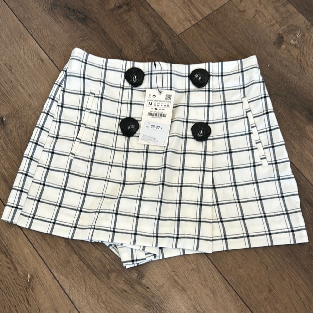 Zara Black and White Skorts with Tailored Preppy Design